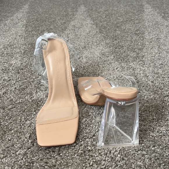 Heels - Picture 3 of 3